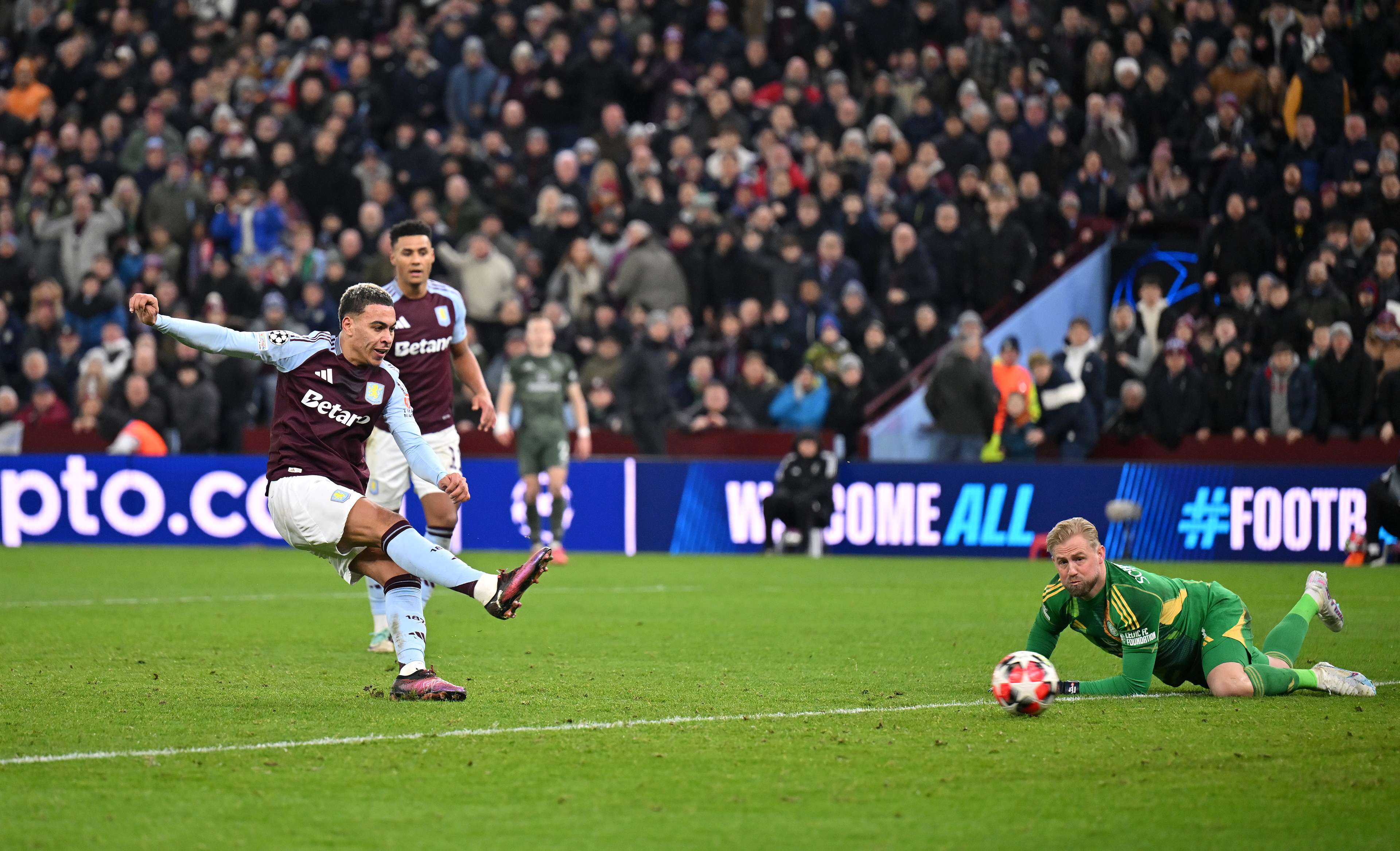 曼聯刷新英格蘭球隊歐戰紀錄：單場比賽打入兩粒烏龍球！.